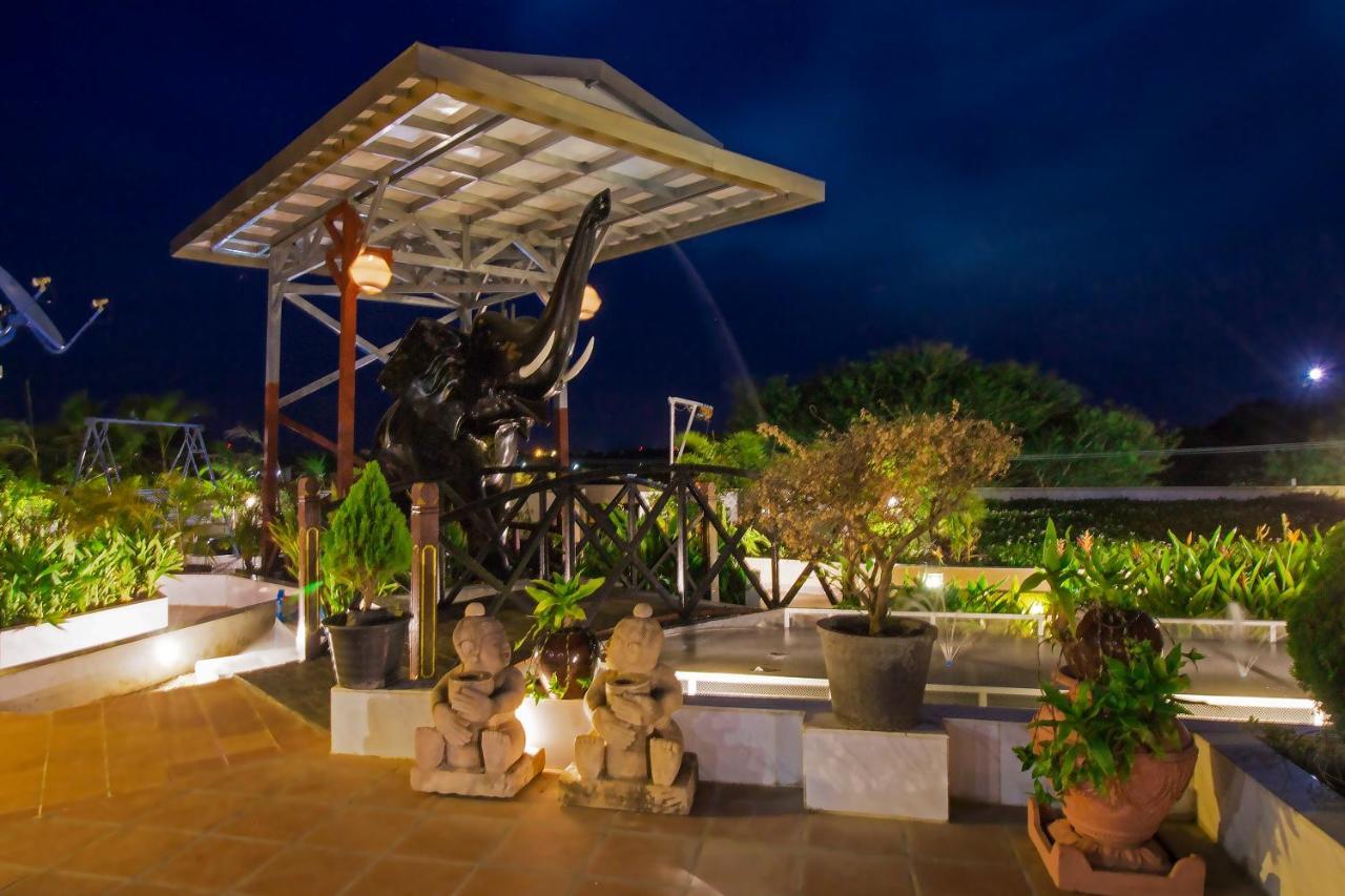 Sky View Hotel Bagan Exteriör bild